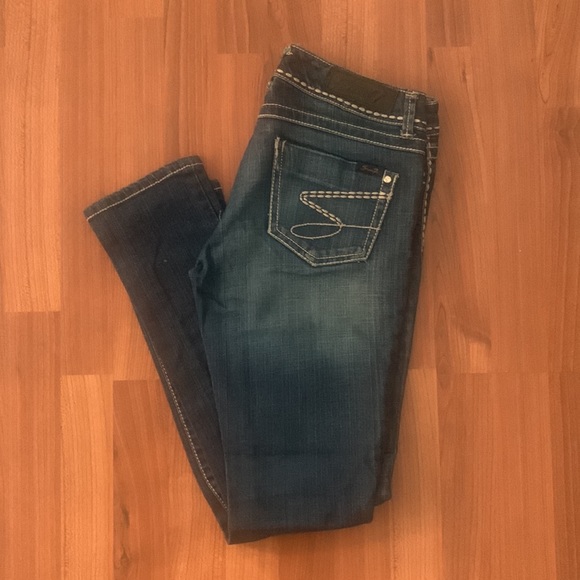 🌺 2 for $23 🌺 Seven7 Jeans with a Hint of Bling - Picture 2 of 8